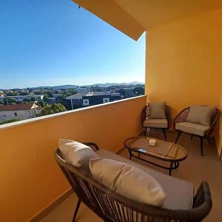 Mare - Lovely Flat Few Steps Away From The Main Bus Station And Old Town Zara
