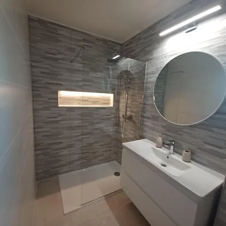 Mare - Lovely Flat Few Steps Away From The Main Bus Station And Old Town Appartamento