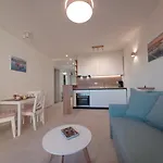 Apartament Mare - Lovely Flat Few Steps Away From The Main Bus Station And Old Town *