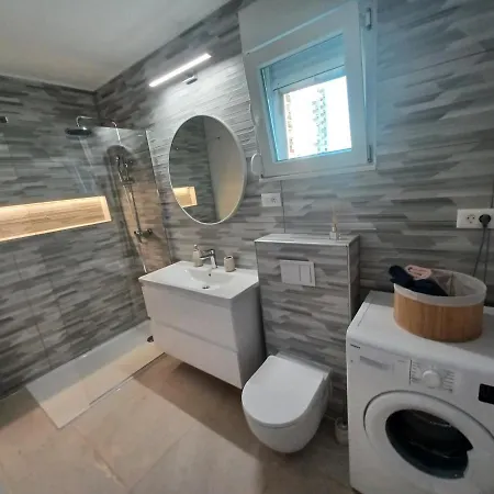 Mare - Lovely Flat Few Steps Away From The Main Bus Station And Old Town דירה