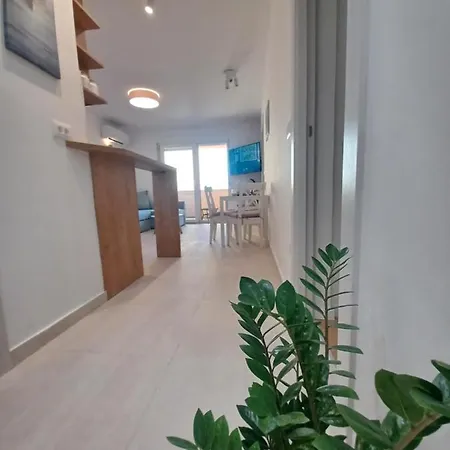 Mare - Lovely Flat Few Steps Away From The Main Bus Station And Old Town * זאדאר