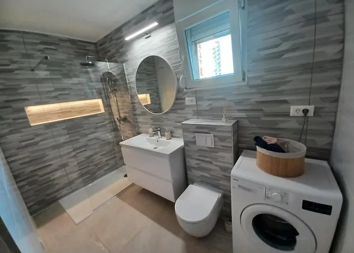 Mare - Lovely Flat Few Steps Away From The Main Bus Station And Old Town Appartamento