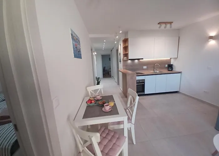 Mare - Lovely Flat Few Steps Away From The Main Bus Station And Old Town 扎达尔